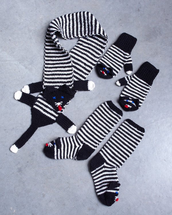 Set halsduk, vantar och sockor