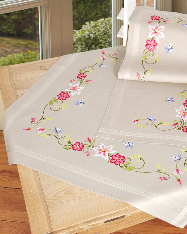 Broderikit Duk Blommor och fjärilar