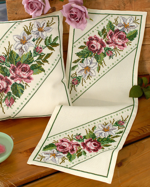 Broderikit Löpare Rosor och liljor