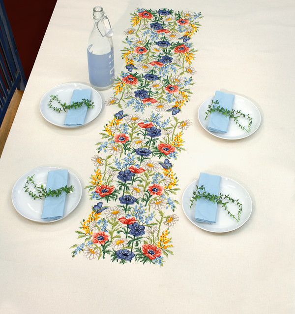 Broderikit Middagsduk Blomster