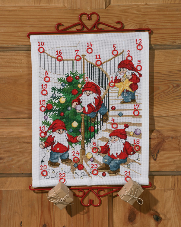 Broderikit Kalender Granpyntande tomtar