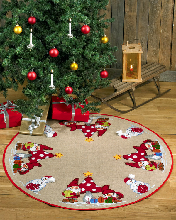 Tannenbaumdecke Geschenkeverteilung