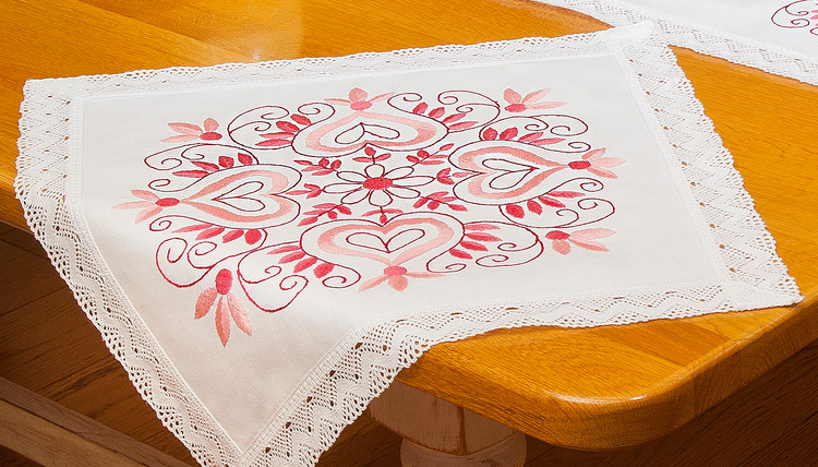 Liina Punaiset ornamentit lankoineen tai ilman lankoja