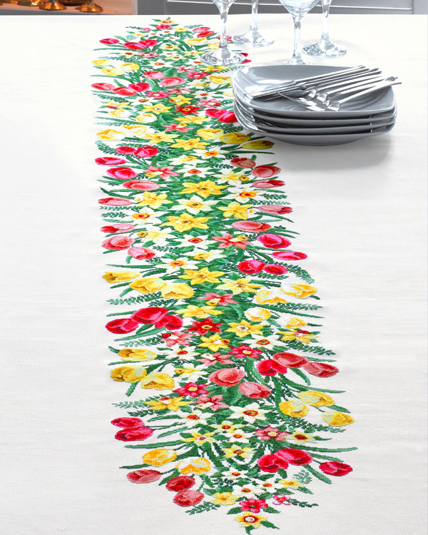 Broderikit Middagsduk Vårblommor